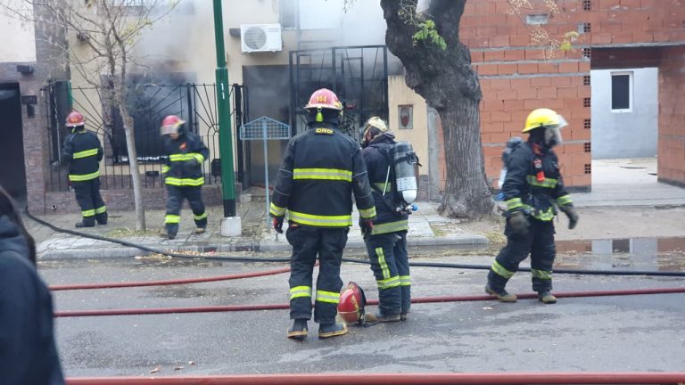 El fiscal Komarofky brindó detalles sobre el grave incendio en calle 7: “Por el momento no hay evidencia de la participación de un tercero”