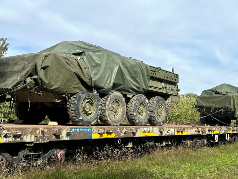 Sorpresa en General Pico por el paso de una formación ferroviaria con vehículos del Ejército