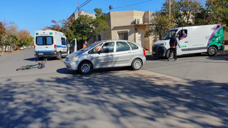 Una joven ciclista fue hospitalizada tras un accidente de tránsito en calles 3 y 26