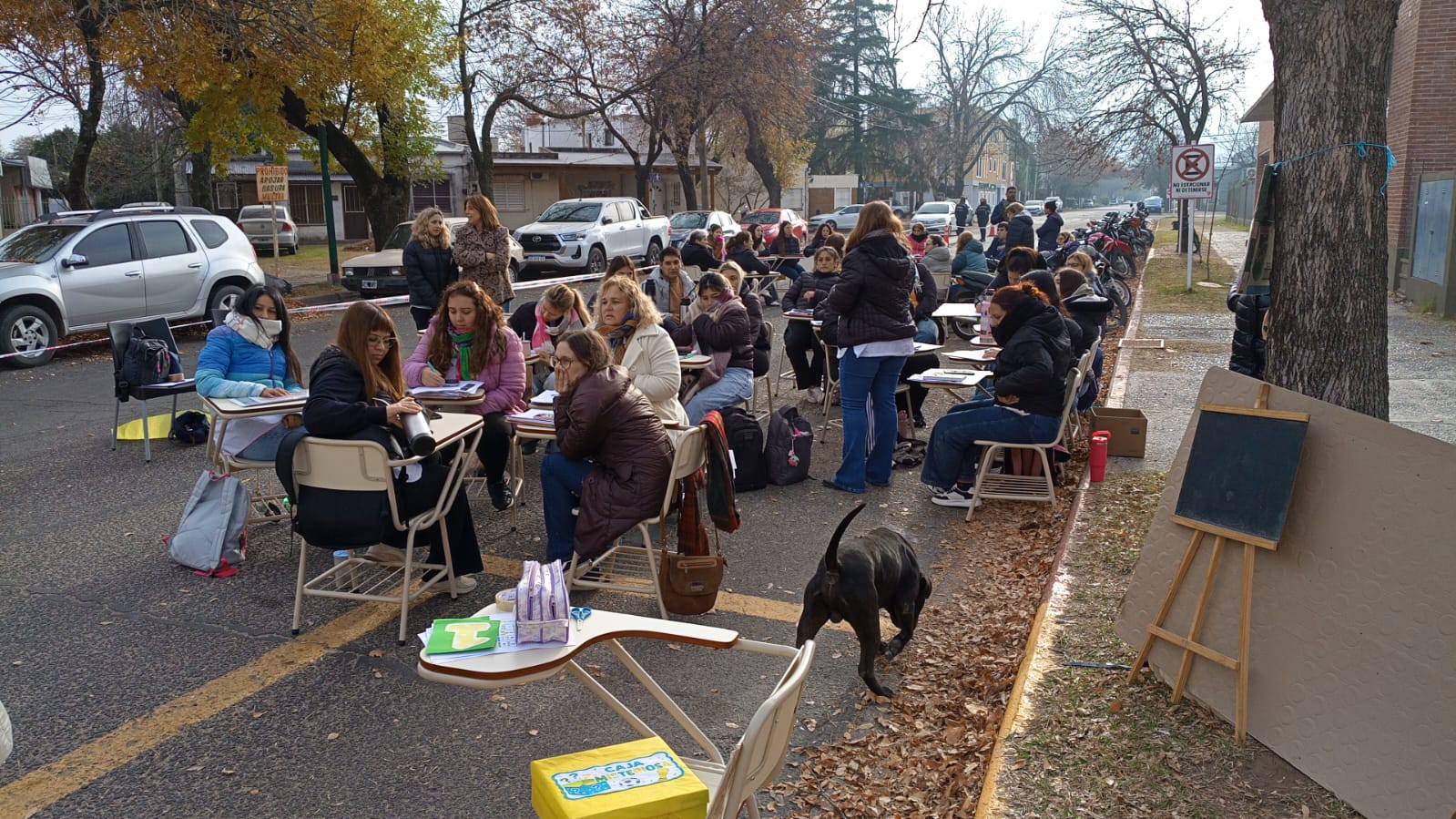 Estudiantes y docentes sacan las aulas a la calle en General Pico en defensa de la universidad pública