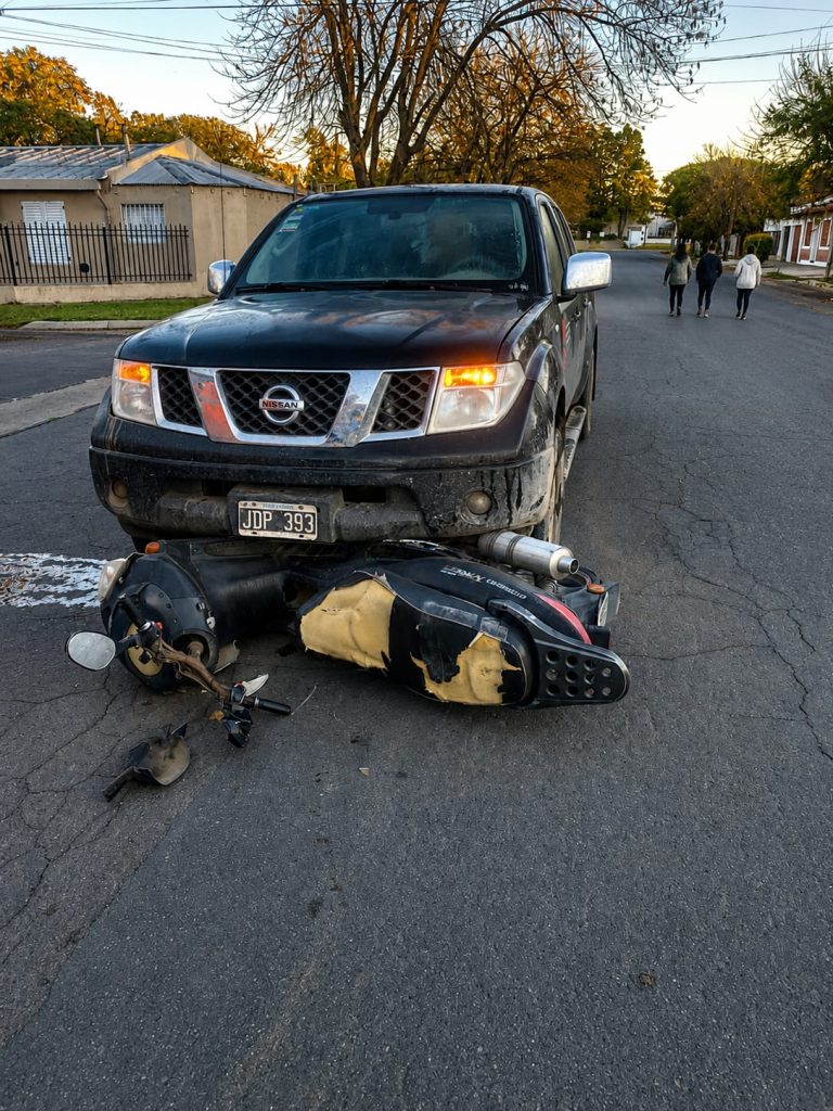 Un motociclista fue hospitalizado con lesiones leves tras un choque en calles 113 y 30