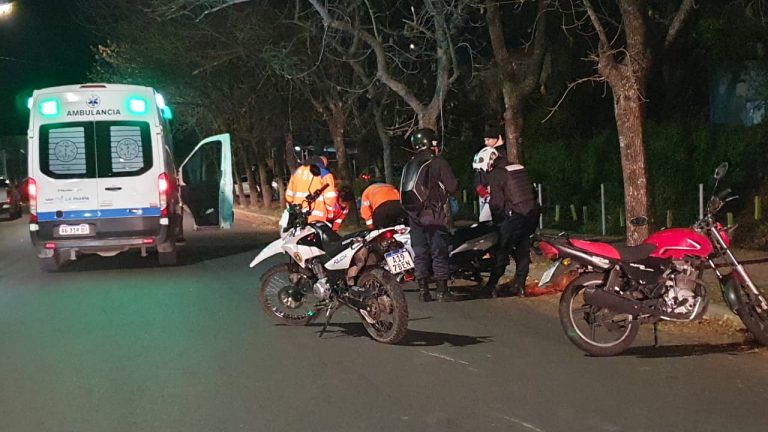 Una mujer fue hospitalizada tras caer de su moto al intentar esquivar un animal