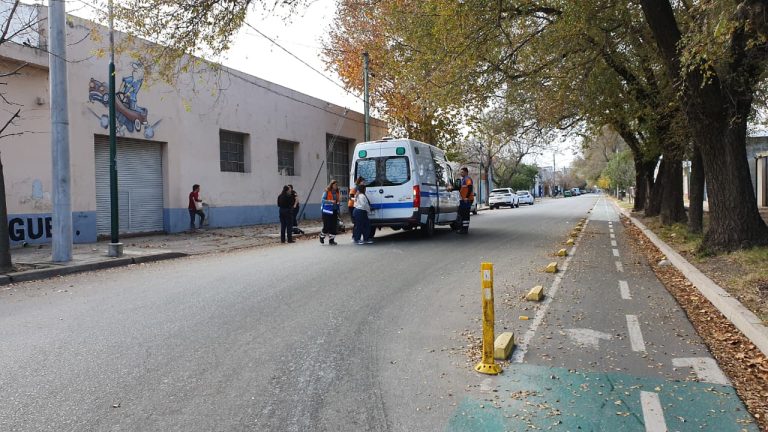 Una joven fue hospitalizada tras caer de su moto en la esquina de las calles 10 y 19