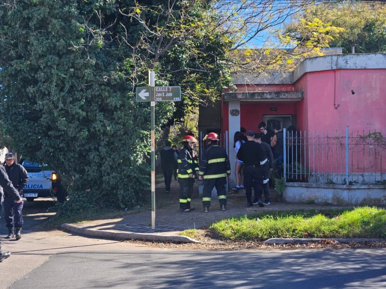 Principio de incendio en una vivienda por ropa cerca de un calefactor: un niño fue asistido por el SEM