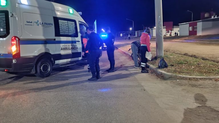 Choque entre un auto y una bicicleta en la intersección de las calles 333 y 304