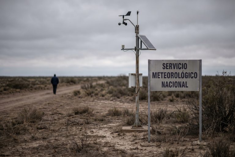 Incertidumbre en el Servicio Meteorológico Nacional: "En el organismo no sobra nadie", dijo el responsable de una estación pampeana (Imagen ilustrativa IA - infopico.com)