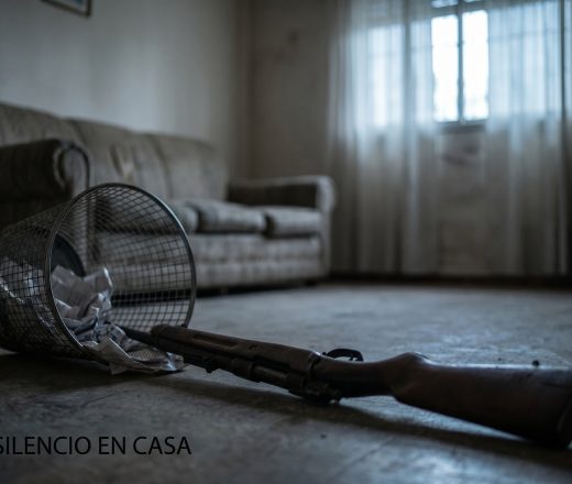 "Dudé entre matarlo o matarme": un año de prisión para un violento que aterrorizaba a su expareja a punta de carabina (Imagen ilustrativa IA - infopico.com)