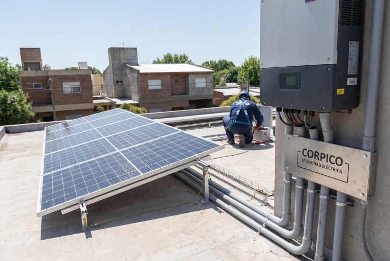 Corpico informó los requisitos para conectar sistemas de energía solar a la red eléctrica