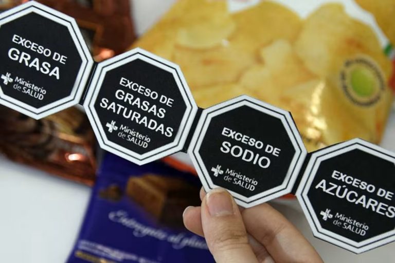 Casi el 90% de los argentinos respalda los octógonos negros en los envases de alimentos