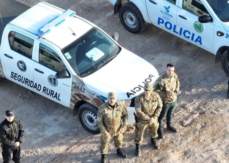 Amplios operativos de la Policía de La Pampa: secuestran 8.000 kilos de algarrobo y recuperan elementos robados