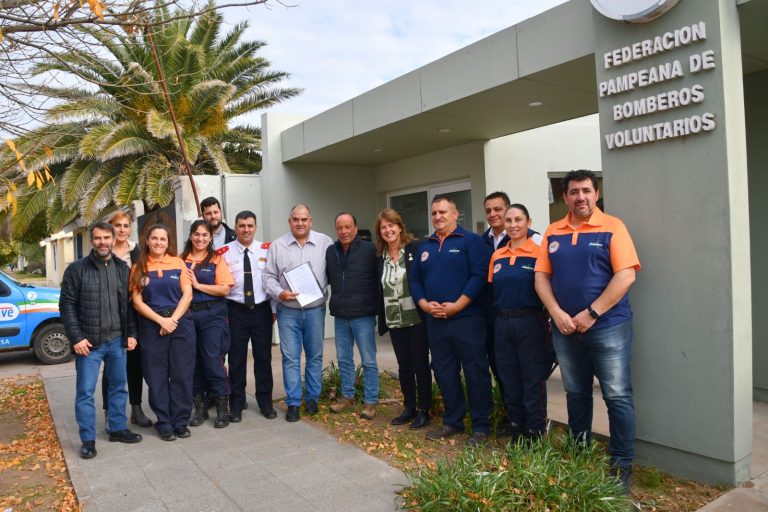 El Gobierno oficializó una nueva formación profesional para los bomberos voluntarios de La Pampa