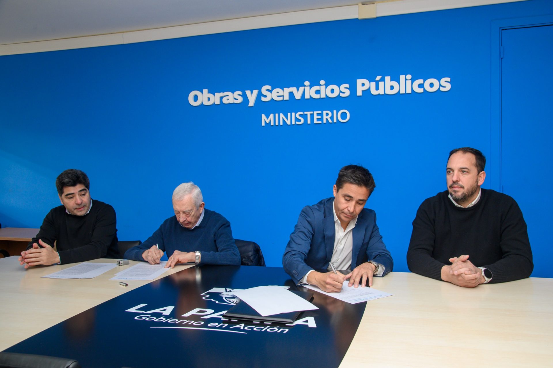 El Gobierno provincial invertirá más de $4.400 millones para renovar las redes de agua y cloacas en el barrio Villa Alonso de Santa Rosa