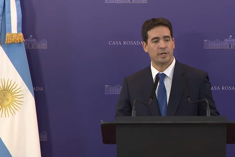 Adrián Ravier se presentó como nuevo vocero presidencial y prometió convertir la sala de prensa en «un lugar de respeto y debate de ideas»