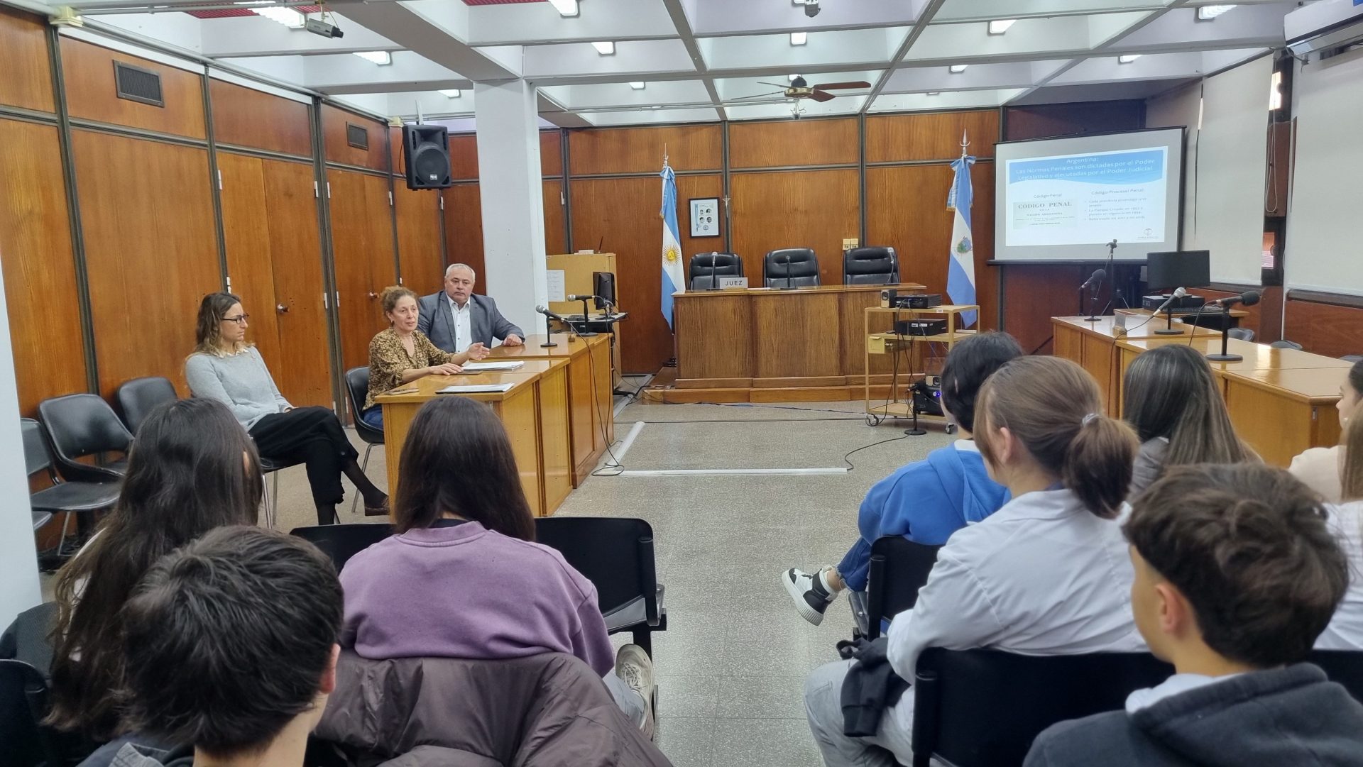 Programa “Educación + Justicia”: estudiantes de General Pico y Castex participaron de un simulacro de audiencia y una charla sobre derecho civil