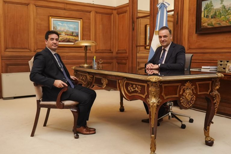 “Enfocados en los primeros pasos”: Adrián Ravier mantuvo su primera reunión de trabajo con Manuel Adorni