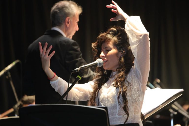 General Pico: Exitoso homenaje sinfónico a Mercedes Sosa a sala llena