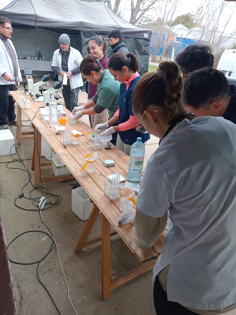 Estudiantes de Veterinaria realizaron controles sanitarios en el refugio canino de Intendente Alvear
