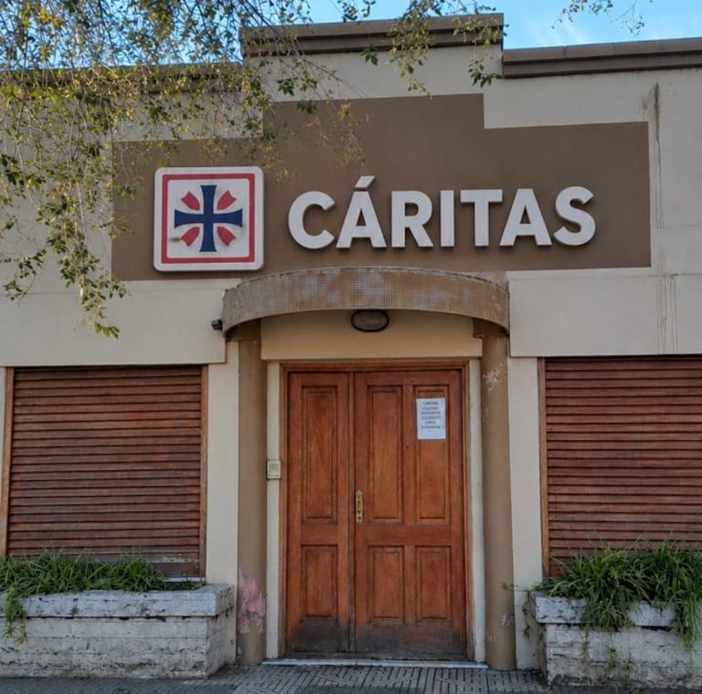 Cáritas cumple 70 años y en General Pico refuerza su red de asistencia con proyectos de vivienda, comida caliente y una futura farmacia social