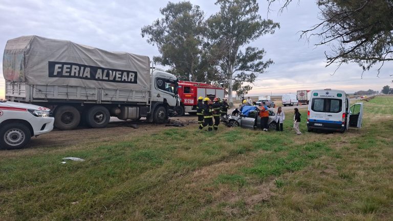 Tragedia en la Ruta 5: un hombre falleció en un violento choque frontal cerca de Anguil