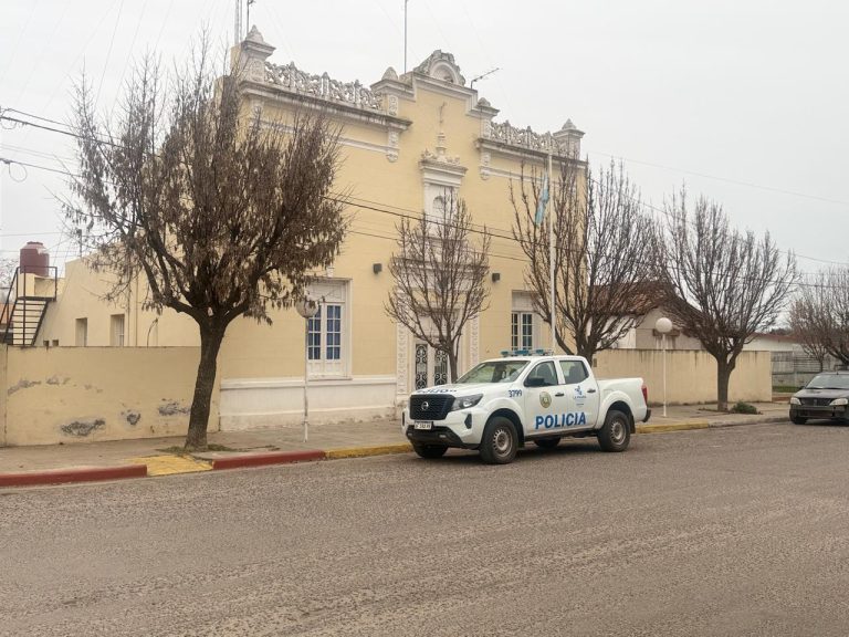 Un joven de 18 años le robó 5.000 dólares a su empleador en una quinta de Ingeniero Luiggi: fue formalizado y recuperó la libertad