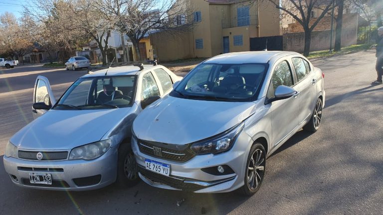 Fuerte colisión: una mujer fue hospitalizada tras un golpe en la cabeza