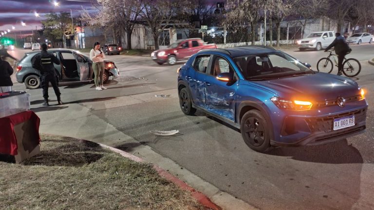 Siniestro vial en calles 9 y 44: el SEM asistió a una mujer tras el choque de dos vehículos