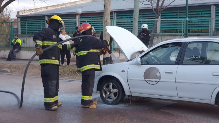 Principio de incendio en un remís de General Pico: la rápida acción de sus colegas evitó daños mayores