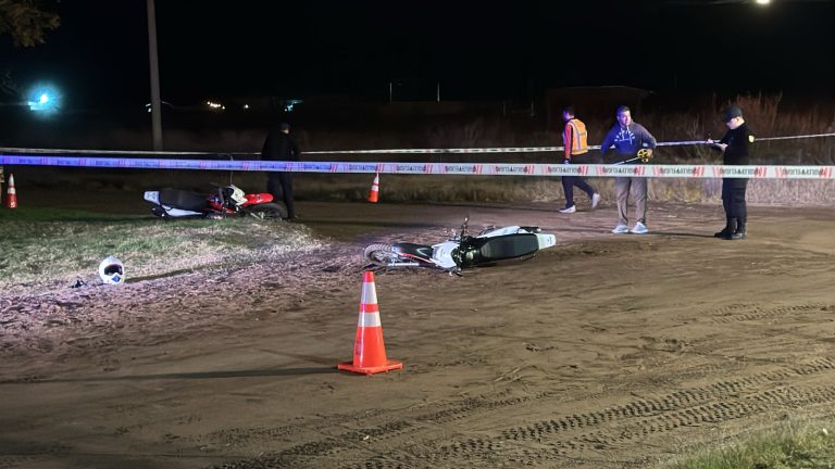 Dos jóvenes hospitalizados tras chocar en sus motocicletas en Quemú Quemú