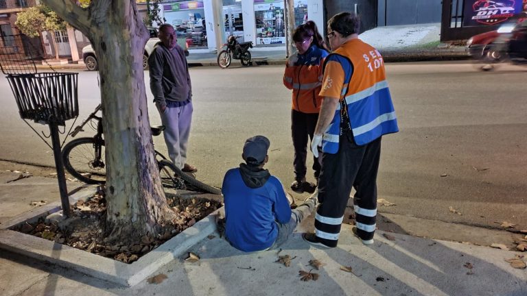 Un ciclista de 32 años fue hospitalizado tras chocar con una moto en calle 9
