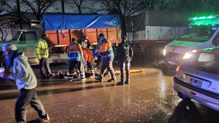 Dos jóvenes hospitalizados tras caer de su motocicleta en la calle 28