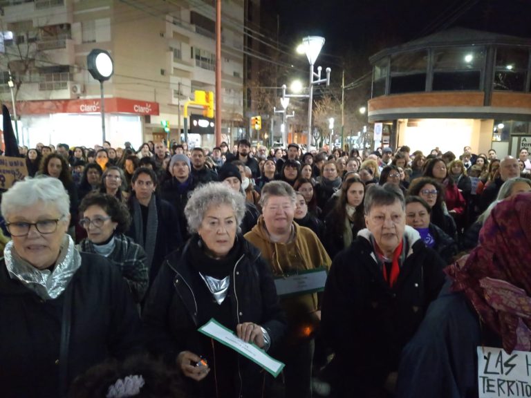 Multitudinaria marcha de “Ni una menos” en General Pico: repudio a los femicidios y al desfinanciamiento