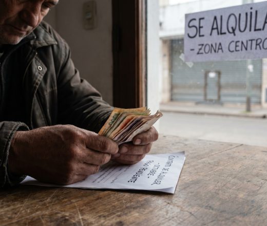 Alquileres en La Pampa: inquilinos cumplidores comienzan a atrasarse por la crisis económica (Imagen ilustrativa IA - infopico.com)
