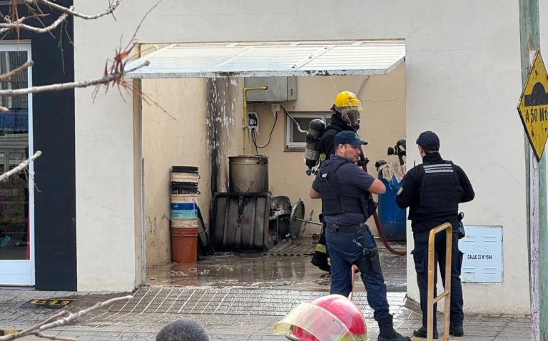 Principio de incendio en un comercio de General Pico por una olla olvidada sobre un mechero
