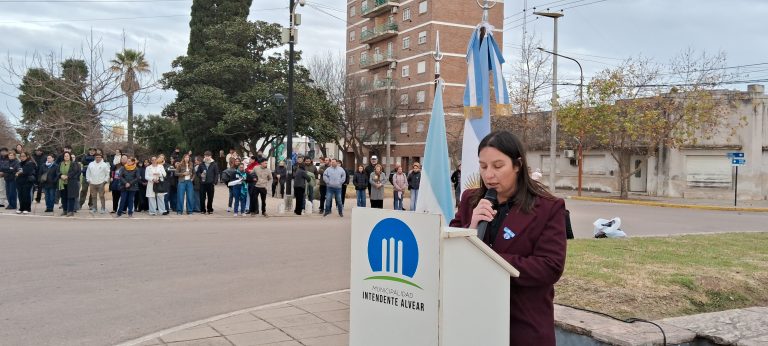 Intendente Alvear celebró el Día de la Independencia con un emotivo acto comunitario
