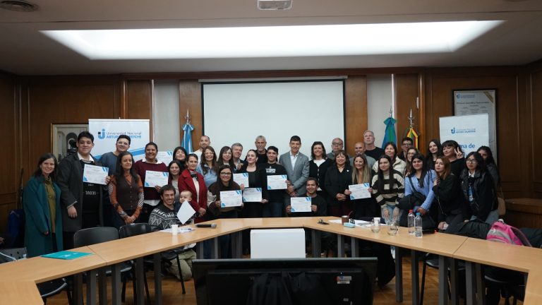 La Pampa expuso su modelo de políticas sociales y criticó el ajuste del Gobierno nacional