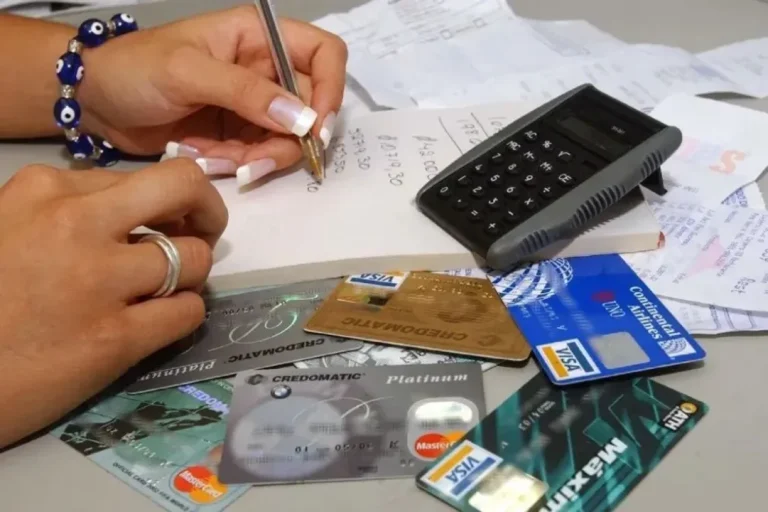 Morosidad: se agrava el problema y uno de cada tres argentinos con deuda no puede pagar
