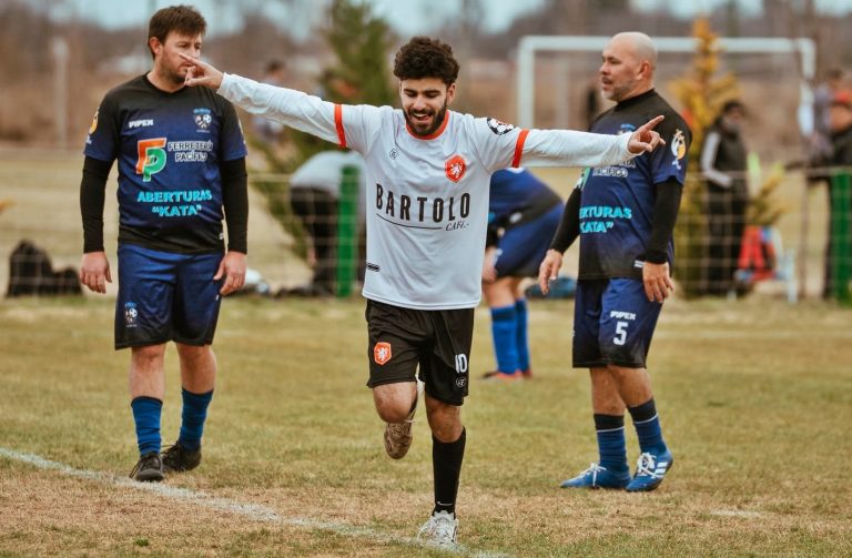 A Puro Fútbol: resultados, posiciones y los esperados cruces de octavos en el Torneo “Entre Amigos”