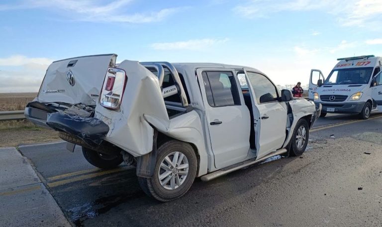 Impactante choque en cadena en la Ruta 33: involucró a dos camiones pampeanos y una camioneta