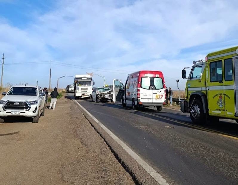 Impactante choque en cadena en la Ruta 33: involucró a dos camiones pampeanos y una camioneta