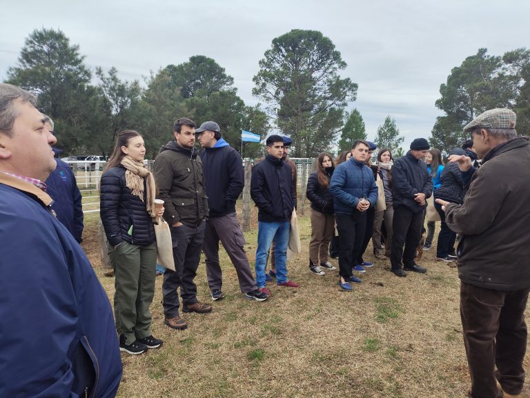 Capacitan a estudiantes de veterinaria en genética bovina para la Exposición de Palermo