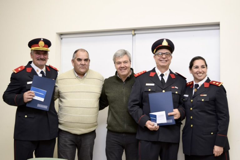 Otorgan pensiones graciables a bomberos voluntarios de seis localidades pampeanas