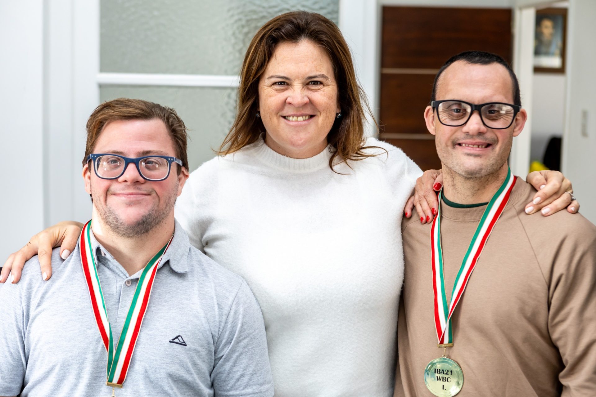 General Pico: La intendenta Alonso recibió a los campeones mundiales de básquet para personas con Síndrome de Down