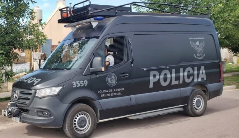 Encontró una granada mientras limpiaba el cuarto de su hijo y activó un operativo policial en barrio Ranqueles