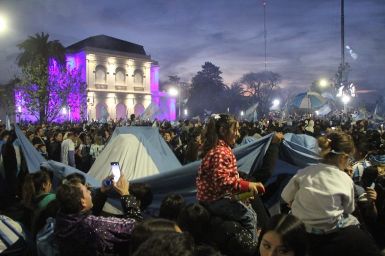 Fotos y videos de la fiesta en General Pico: Argentina es finalista del Mundial