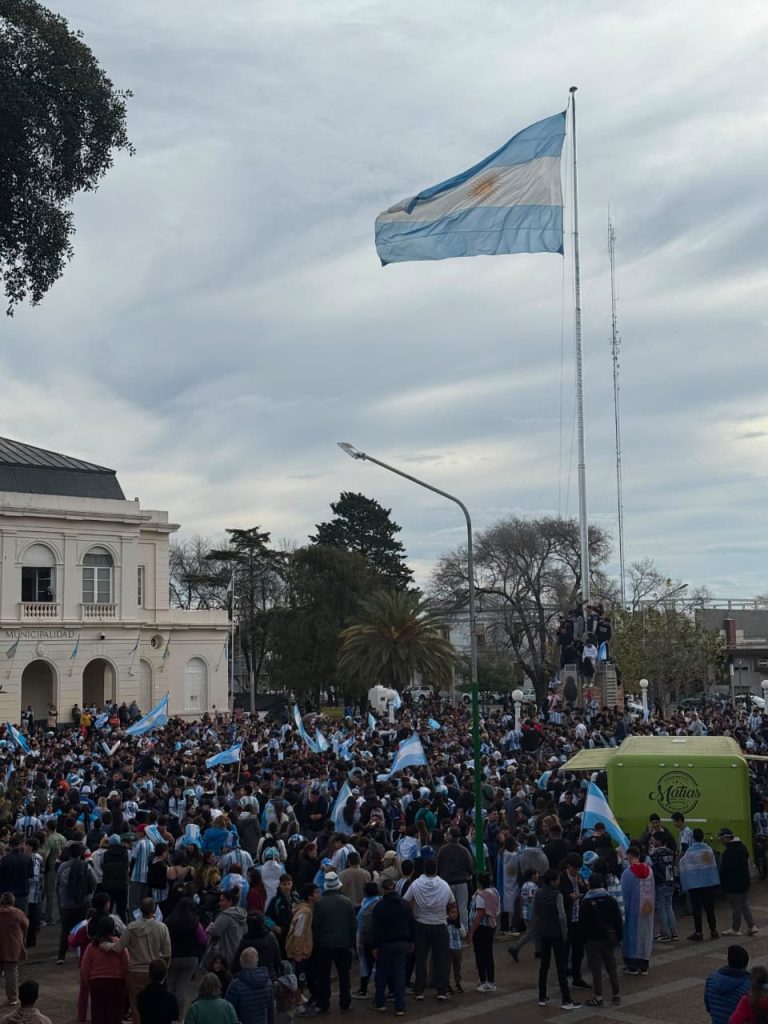 Locura en General Pico: los vecinos salieron a festejar la épica remontada de Argentina ante Egipto