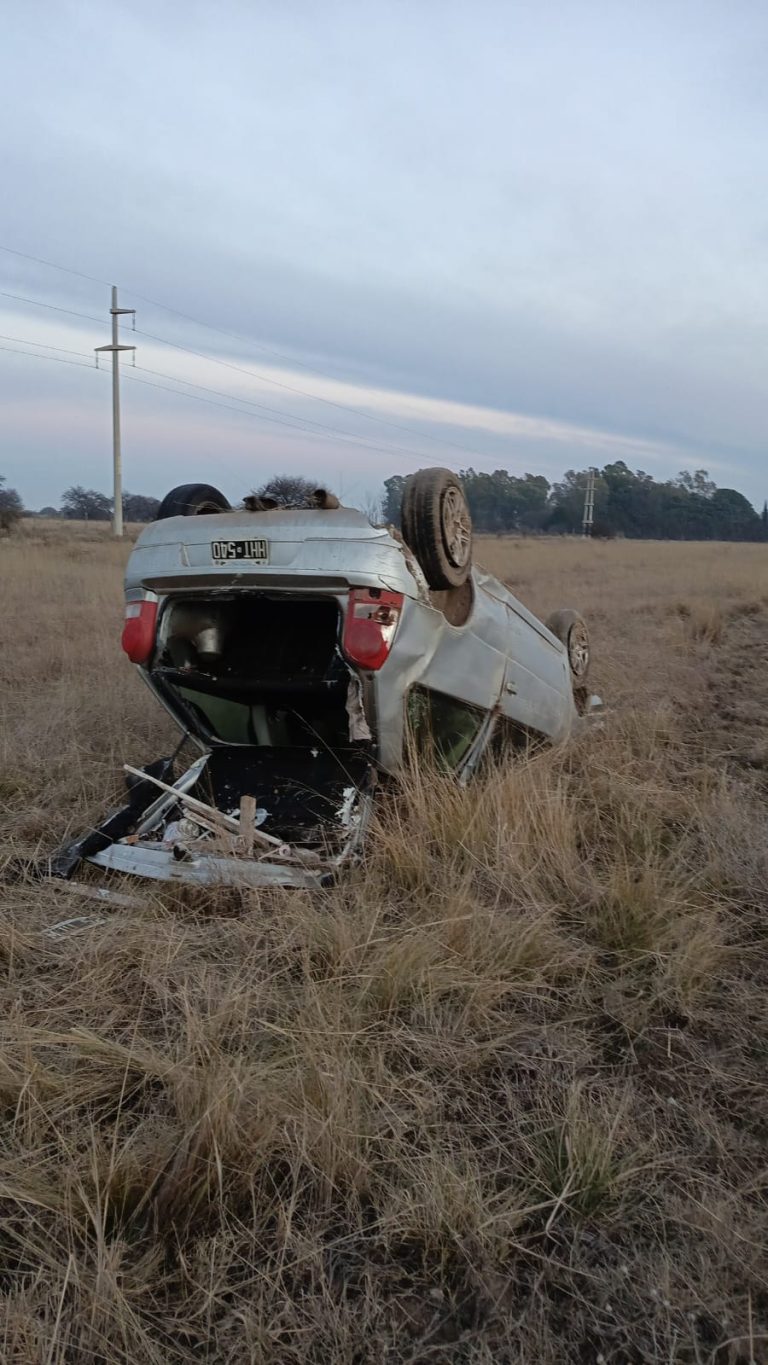 Un joven resultó ileso tras un fuerte vuelco en la Ruta Nacional 35 y fue hallado en su domicilio