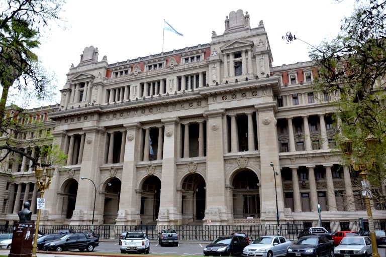 Disputa por regalías de Los Nihuiles: la Corte Suprema citó a La Pampa en la causa iniciada por Mendoza