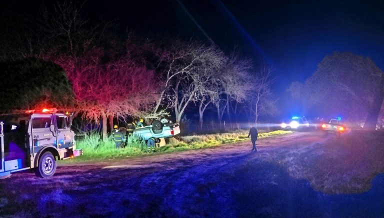 Noche de furia en Trenel: un hombre desnudo robó una camioneta, volcó y terminó internado en el área de Salud Mental