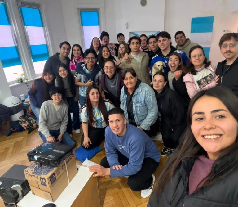 Salud mental: capacitarán a jóvenes pampeanos en herramientas de “primera escucha” para acompañar a sus pares