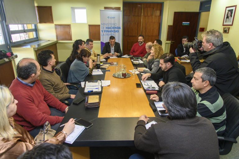 Paritaria estatal: el Gobierno ofreció cláusula gatillo y un 3% de aumento para agosto